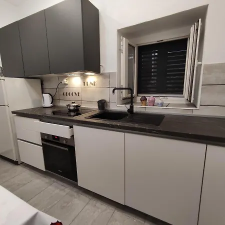 Tona Apartment Sibenik