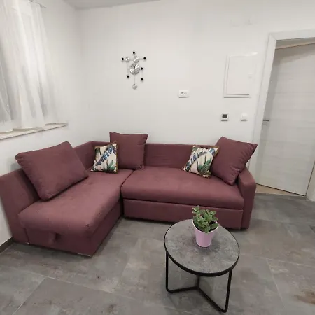 Tona Apartment